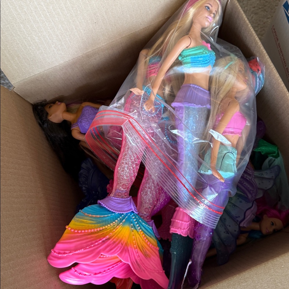 Barbies Bracelets & Dolls - Picture 7 of 8